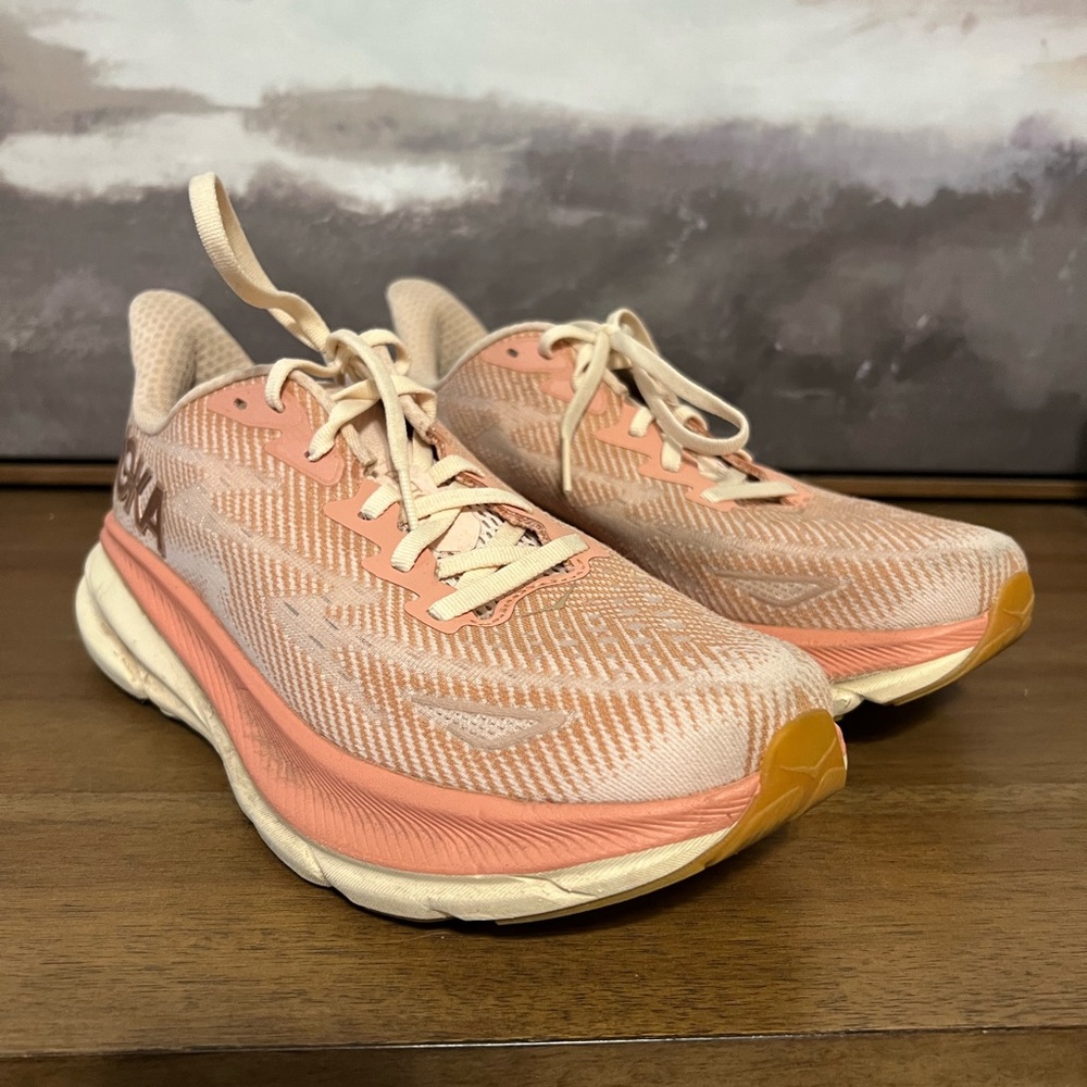 Hoka Women's Pink/Salmon Clifton 8